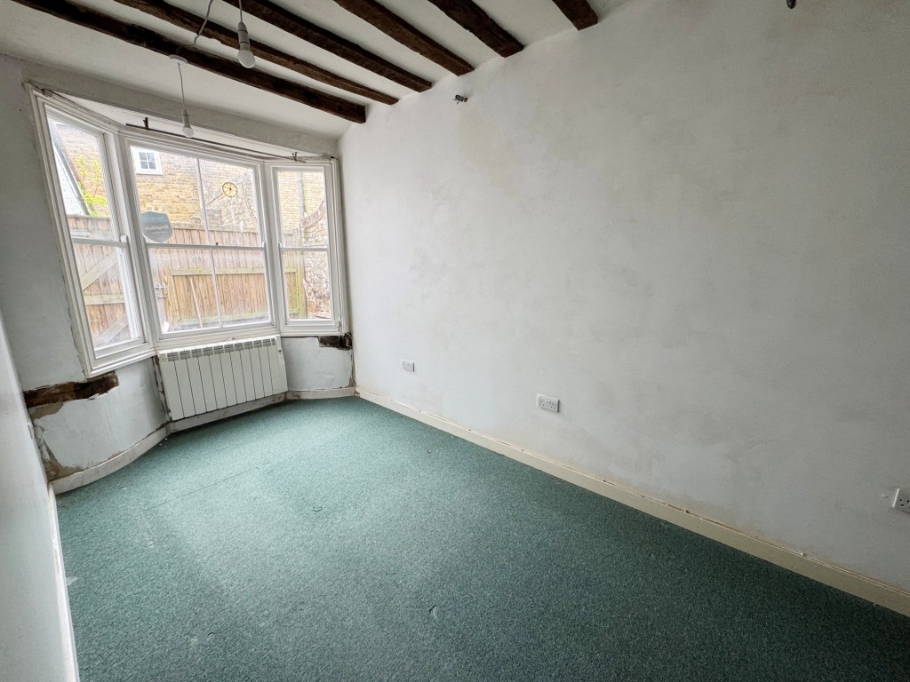 Lot: 85 - DOUBLE FRONTED SHOP AND MAISONETTE IN POPULAR CINQUE PORT TOWN - Shop - Second retail area